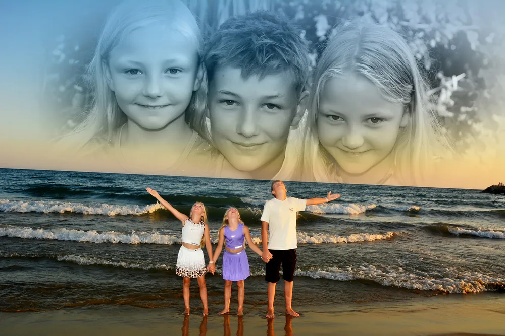 Doppelbelichtung: Kindergesichter über Strandszene